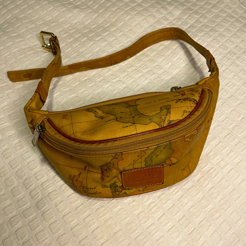 Alviero Martini made in Italy 🌎 belt bag